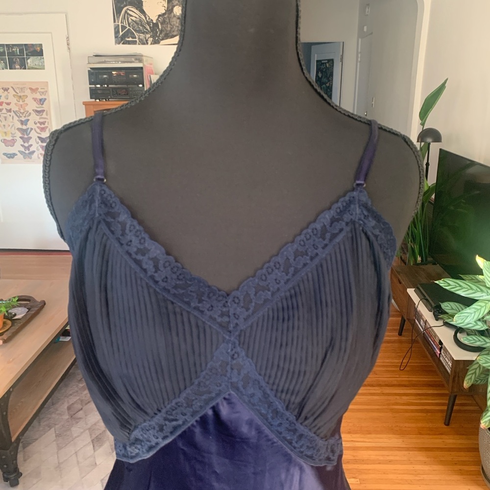 Barbizon Vintage Navy Blue Lace Trim Accordion Pleated Nightgown Slip - Picture 2 of 11